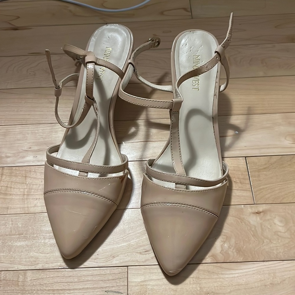 NINE WEST nude kitten heels